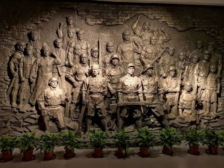 为什么越来越多的年轻人崇尚英雄文化？