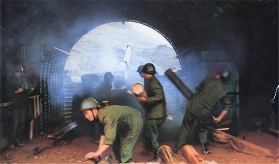1984年惨烈的712炮战，我军一天打光3400吨炮弹，彻底打服越军