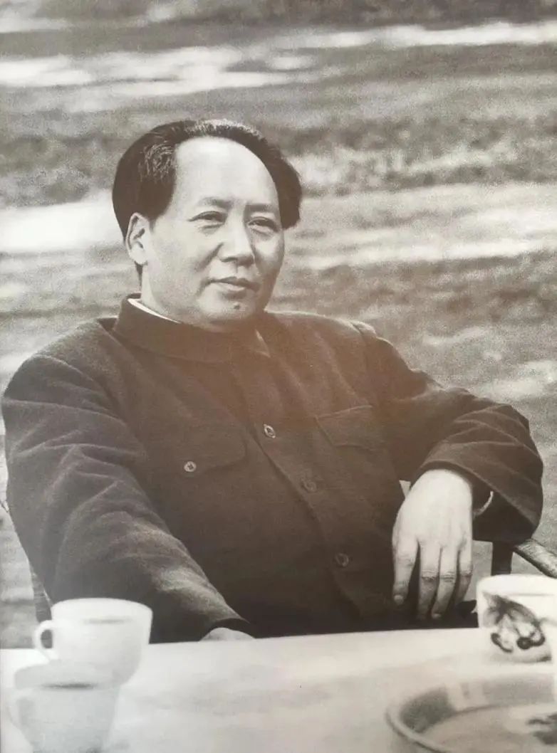 今天，重温毛泽东诗词，缅怀伟人