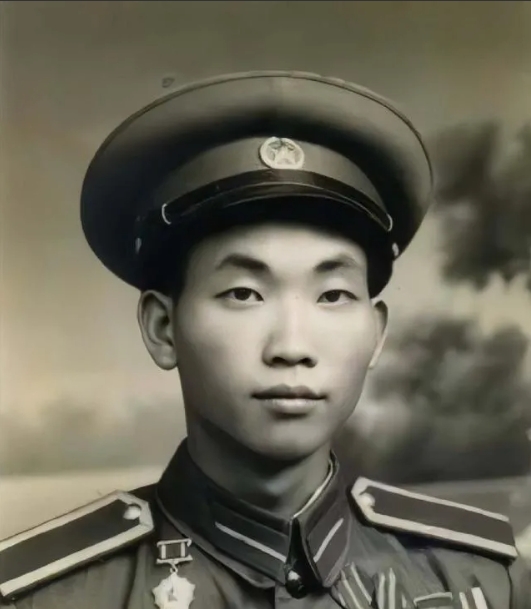 击退美军41次攻击，击毙敌人283个，一个人同时守住两个重要阵地