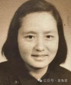 被称为“红军西施”，与贺龙离婚后独居多年，女儿长大授少将军衔