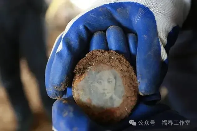 烈士紧握这张照片82年！迁葬工作人员泪流满面……