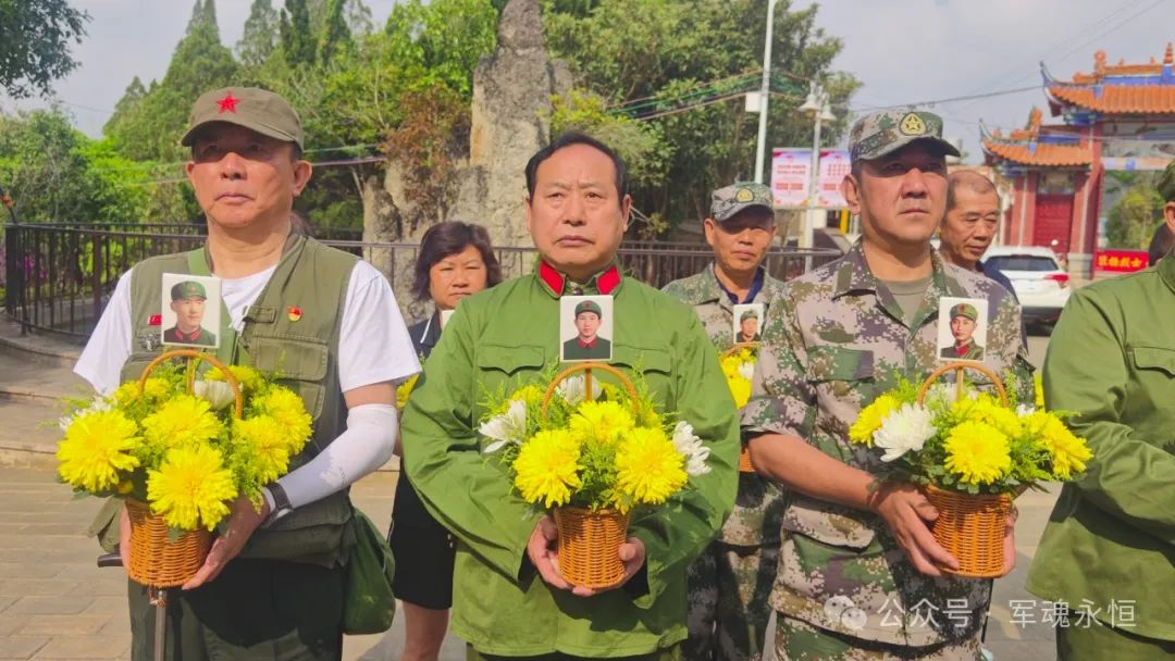 陵园里，臧雷老营长讲述贴瓷像的意义：记住他们为什么这样年轻！