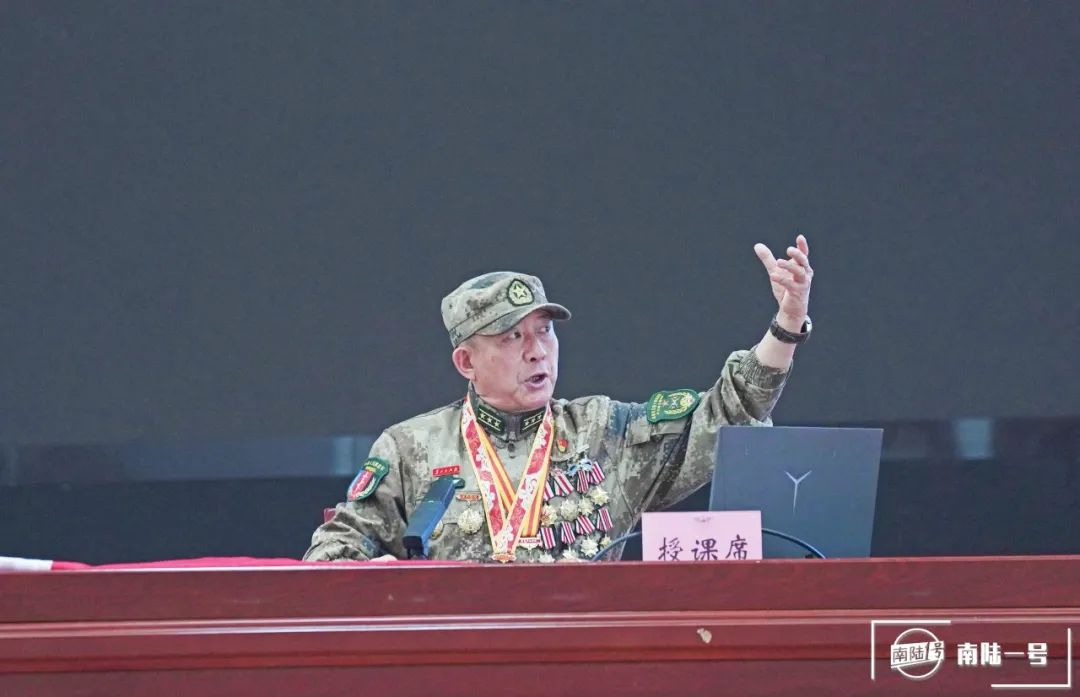 听“铁血营长”臧雷的热血故事！